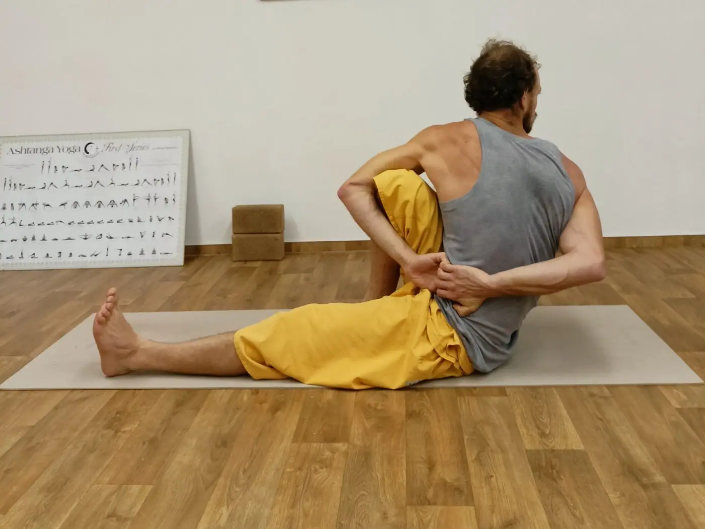 Seated twist with a bind behind the back (marichyasana) – Petr Kolář at the studio