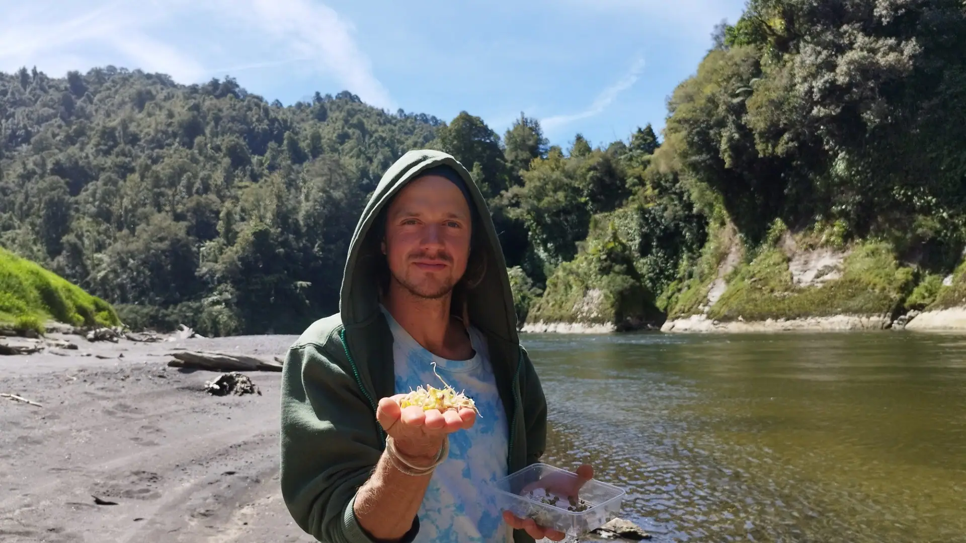 Petr Kolář u řeky
